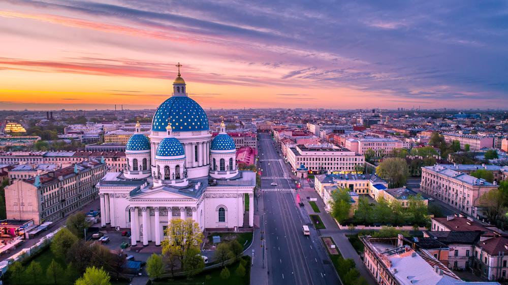 Майские праздники в Петербурге в 2025 году: куда сходить и куда поехать в длинные выходные