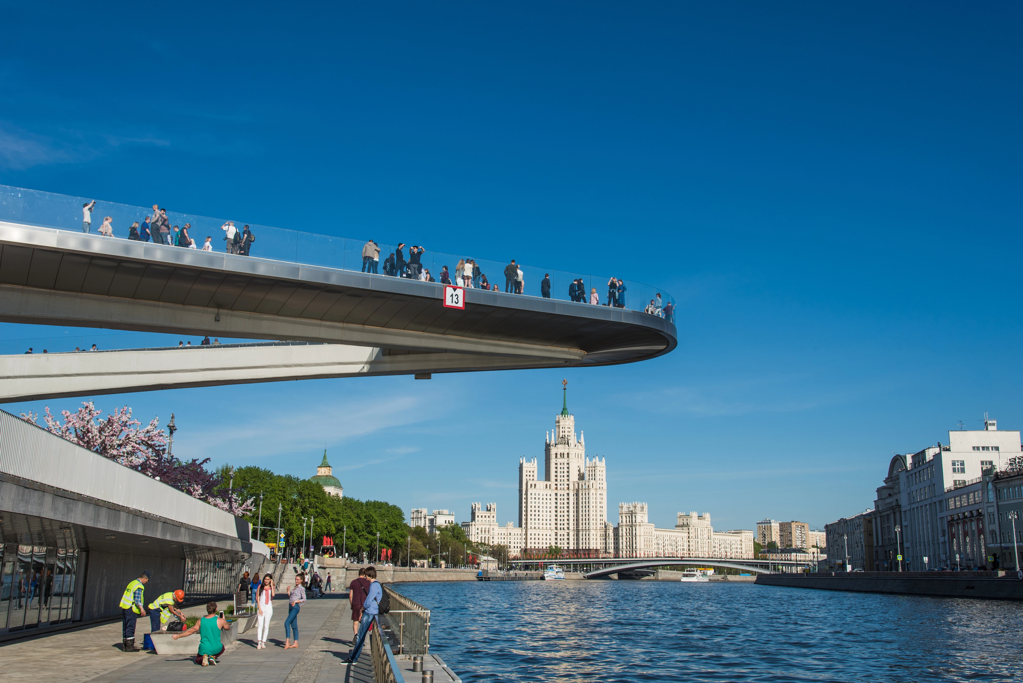 Обзорная прогулка на теплоходе от Парка «Зарядье» по центру Москвы