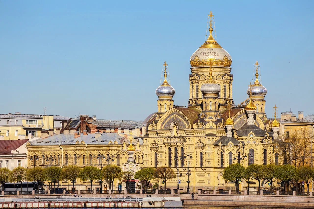 Пешеходная экскурсия «Необычный Васильевский остров» со скидкой 35%