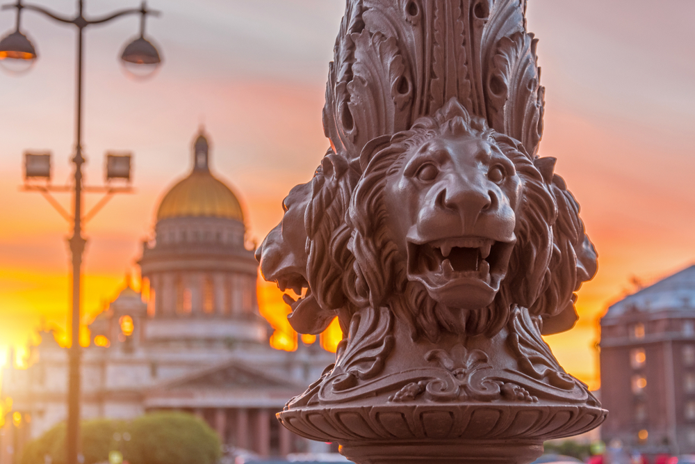 Пешеходная экскурсия «Мифы и мистика Петербурга»