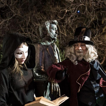 Спектакль-променад «Тайны Сочи» с фонарщиком Фаролеро со скидкой 20%