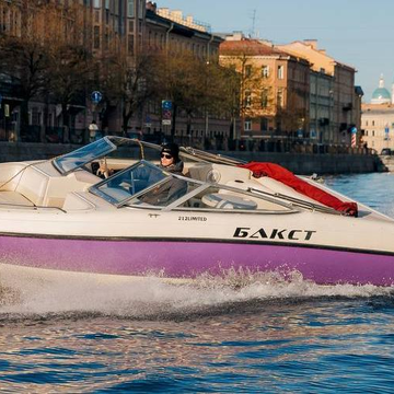 Аренда катера Bryant 212 с капитаном Аренда катера Bryant 212 с капитаном со скидкой 20%