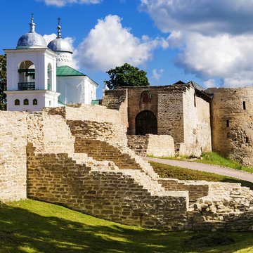 Автобусная экскурсия «Старый Изборск и Печоры»