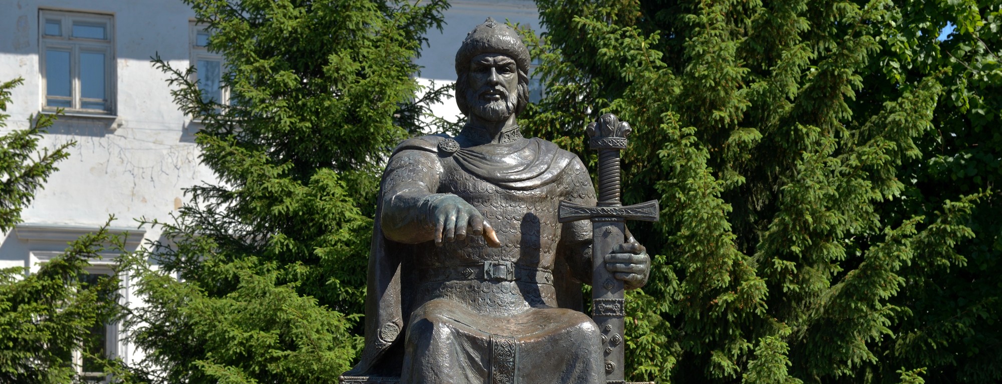Памятник Юрию Долгорукому