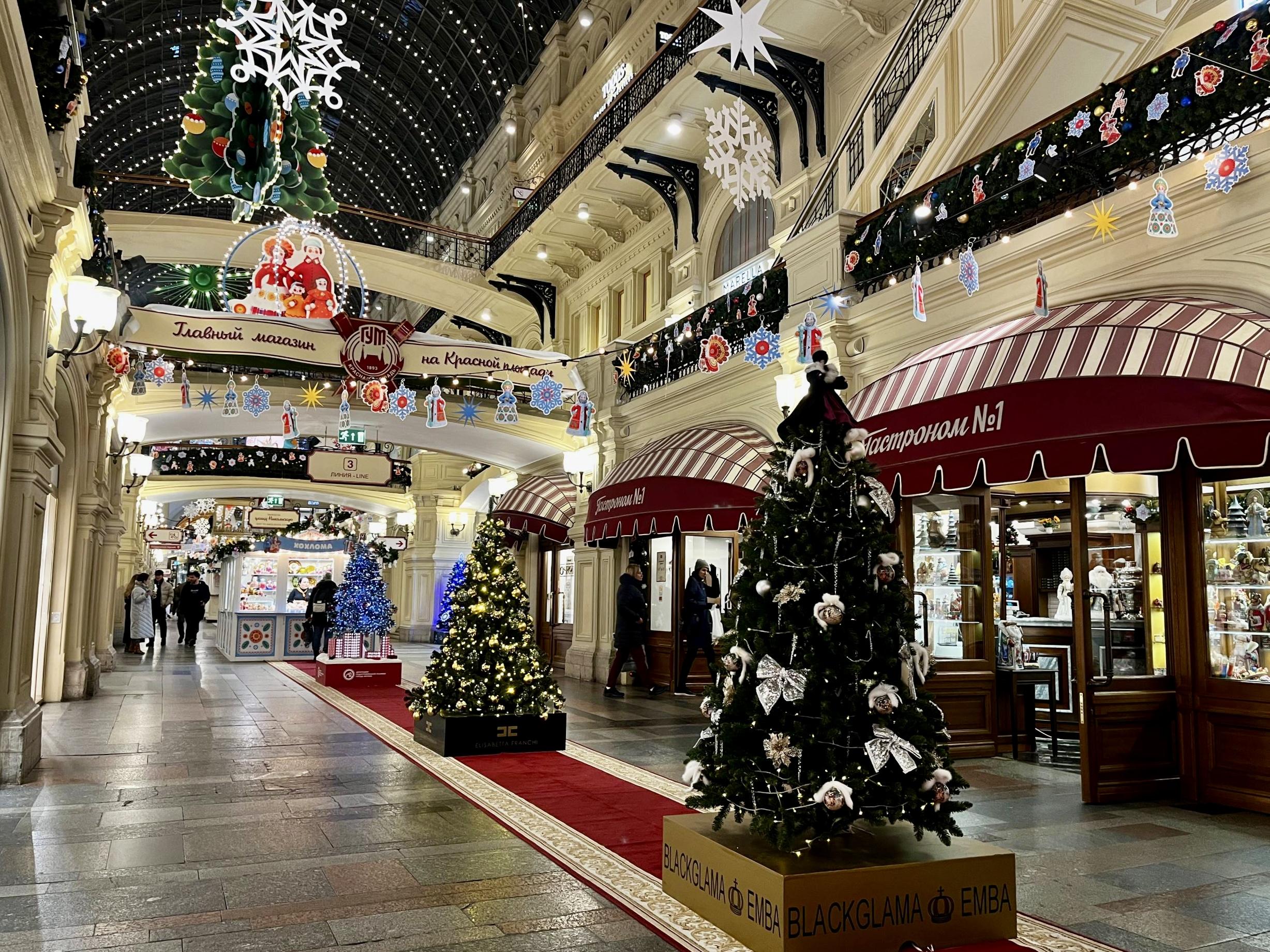 Ëлки в ГУМе 2025-2026: фото