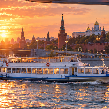 Речная прогулка от Воробьёвых гор до Китай-города со скидкой 50%