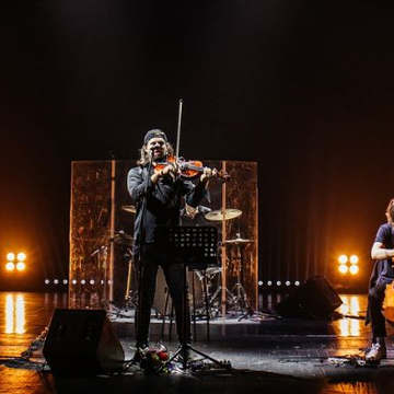 Концерт при свечах «Atomic Cellos: мировые рок-хиты на виолончелях» в Оранжерее со скидкой 30%