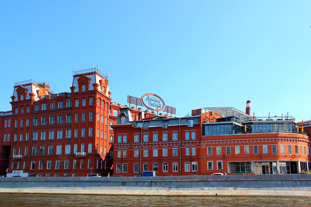 Экскурсия по бывшей фабрике «Красный Октябрь» с кондитерским мастер-классом со скидкой 40%