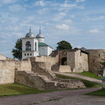 Автобусная экскурсия «Русь стародавняя: Изборск и Псково-Печерский монастырь»