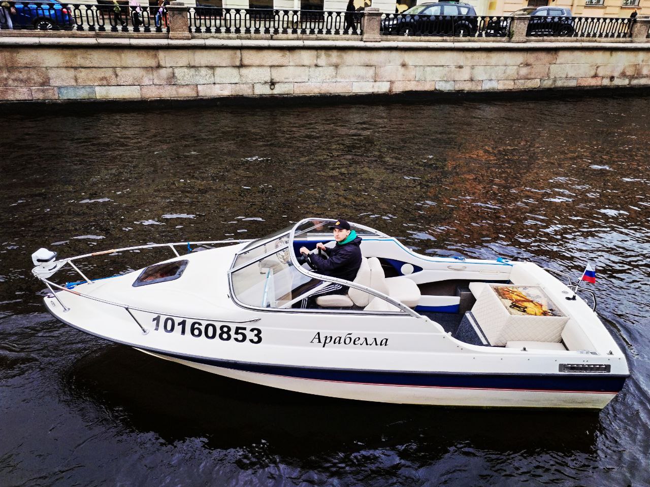 Аренда катера «Арабелла» с капитаном со скидкой 32%