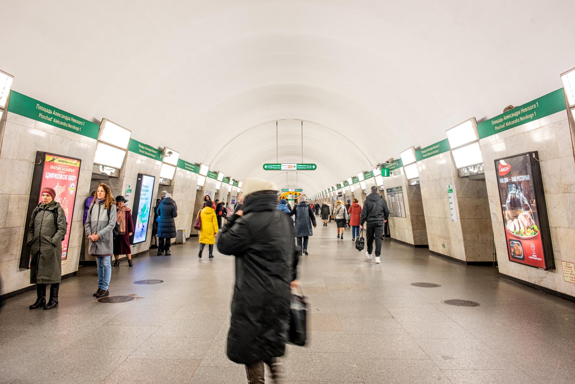 В метро Петербурга ограничат вход на «Площадь Александра Невского-1»
