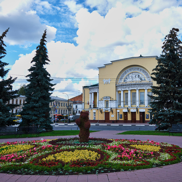 Пешеходная групповая экскурсия «Ярославль вдоль и поперёк» Пешеходная групповая экскурсия «Ярославль вдоль и поперёк»