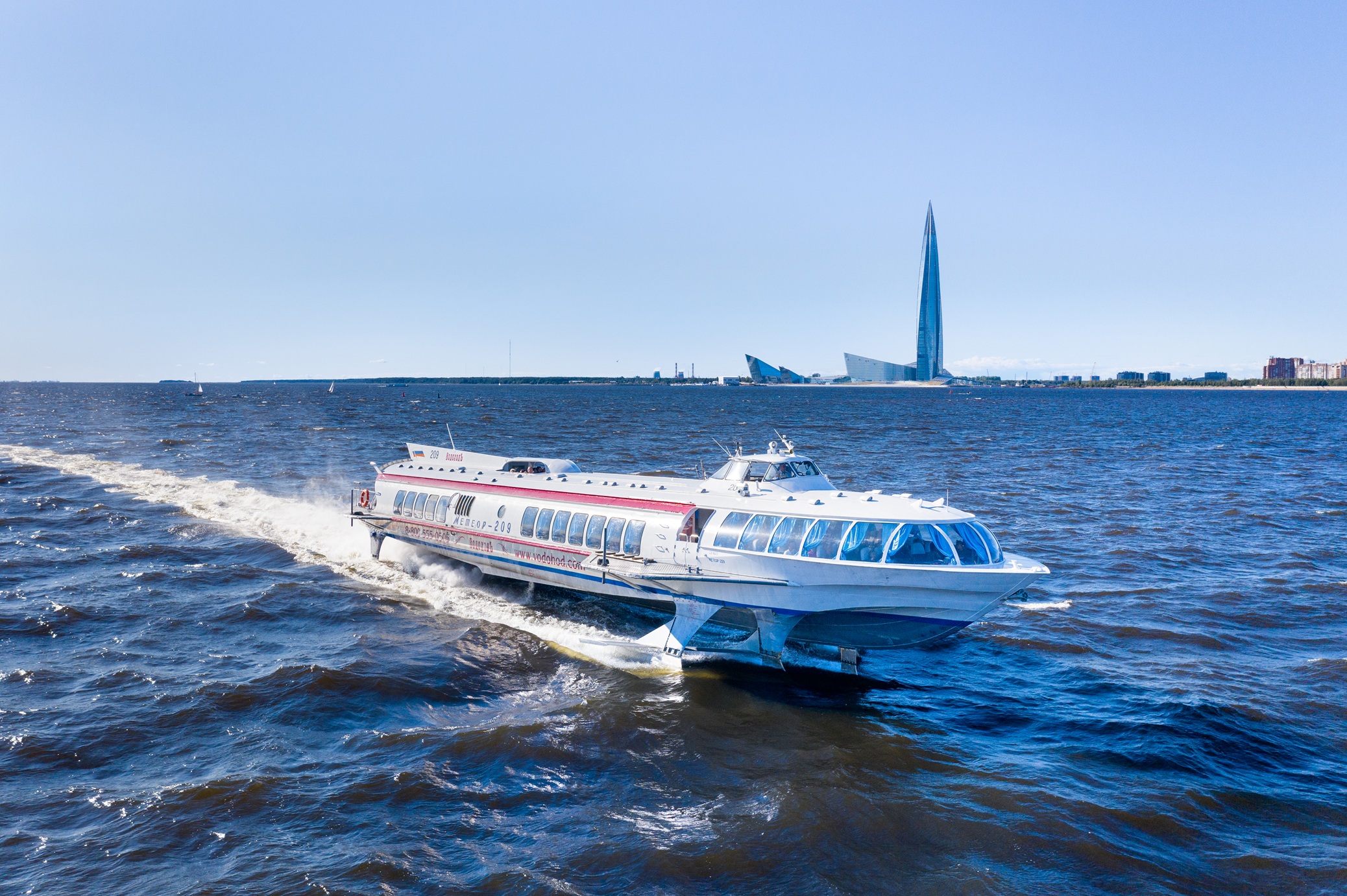 Поездка из Кронштадта в Петербург на быстроходном теплоходе «Метеор» со скидкой 35%