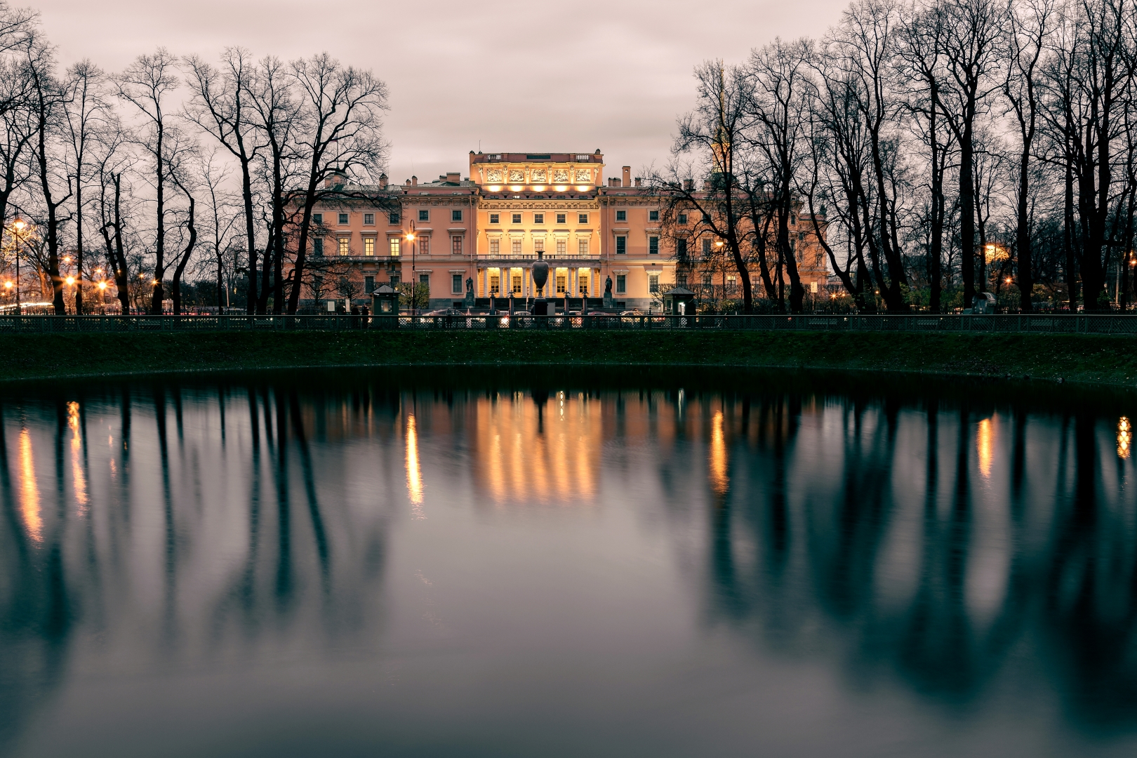 Автобусная экскурсия «Ужасы Петербурга» со скидкой до 67%