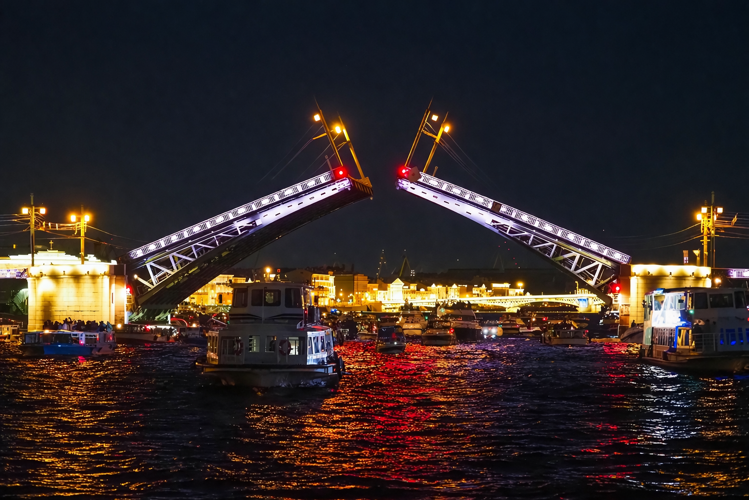 Джазовый круиз в ночь разводных мостов с аудиоэкскурсией на двухпалубном теплоходе премиум-класса со скидкой до 60%