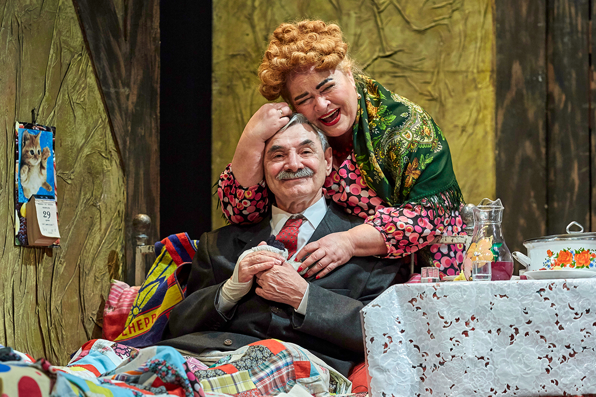 Спектакль «Любовь — не картошка, не выбросишь в окошко» с Ниной Усатовой и Александром Панкратовым-Чёрным