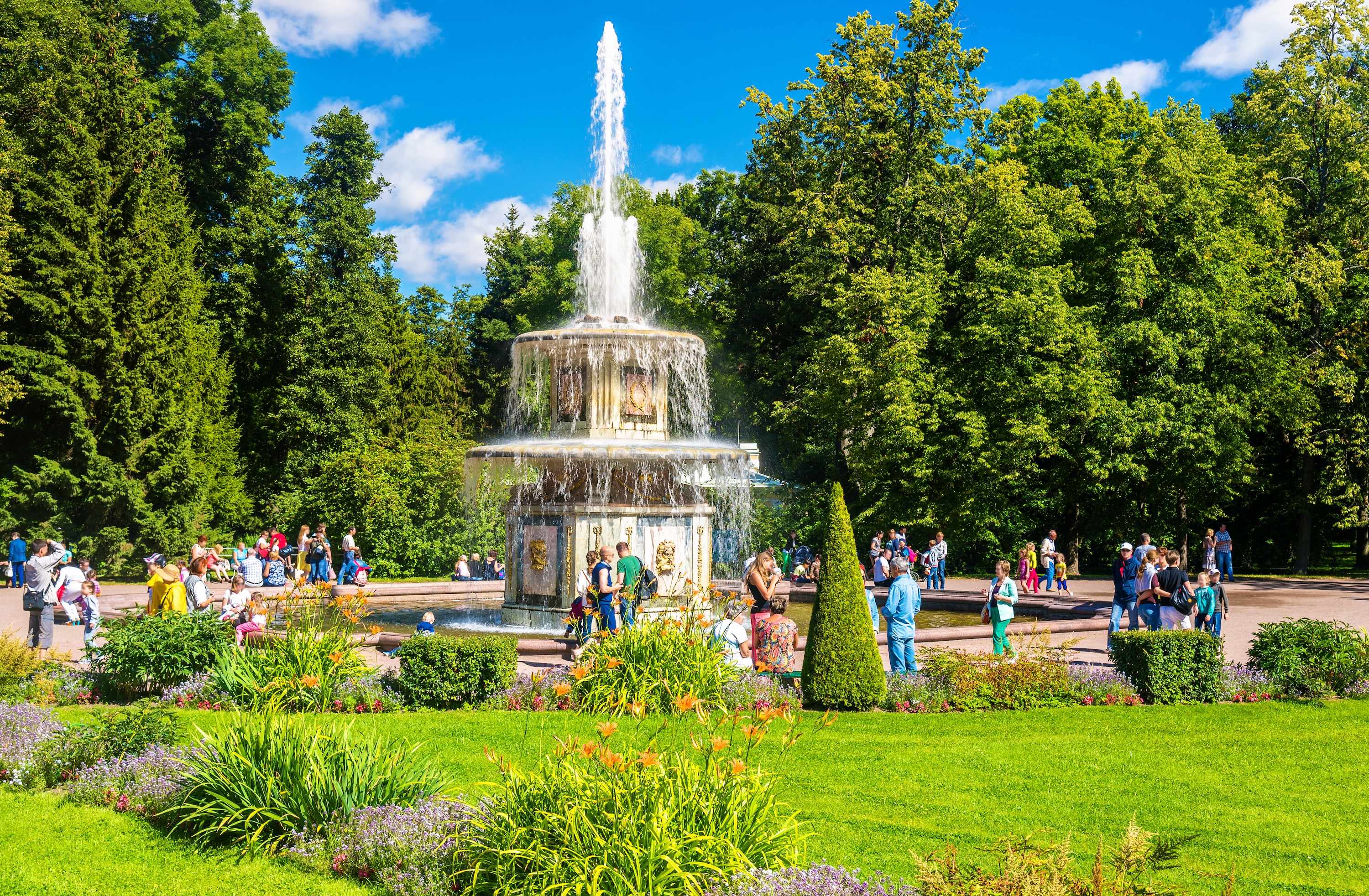 Автобусная экскурсия в Петергоф «Нижний парк» со скидкой до 59%