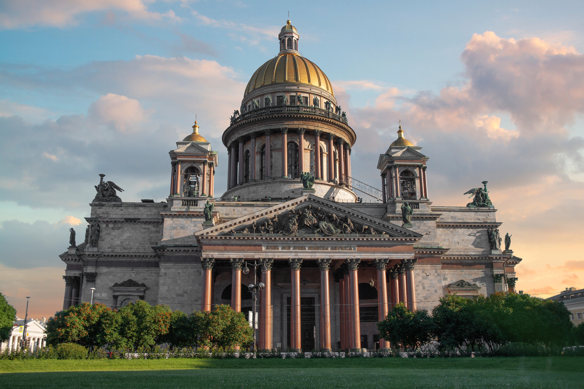 Обзорная экскурсия по Санкт-Петербургу с посещением Исаакиевского собора со скидкой до 45%