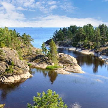 Индивидуальная прогулка на катере к Ладожским шхерам со скидкой 20%