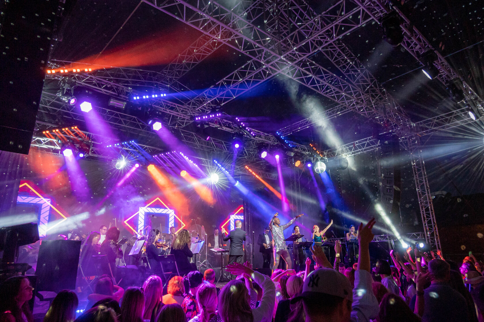 Концерт «Поп-хиты на крыше с симфоническим оркестром» со скидкой 25%