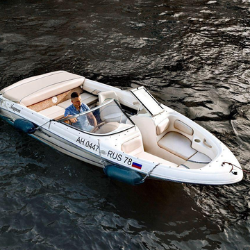 Аренда катера «Лоррет» с капитаном со скидкой 32%