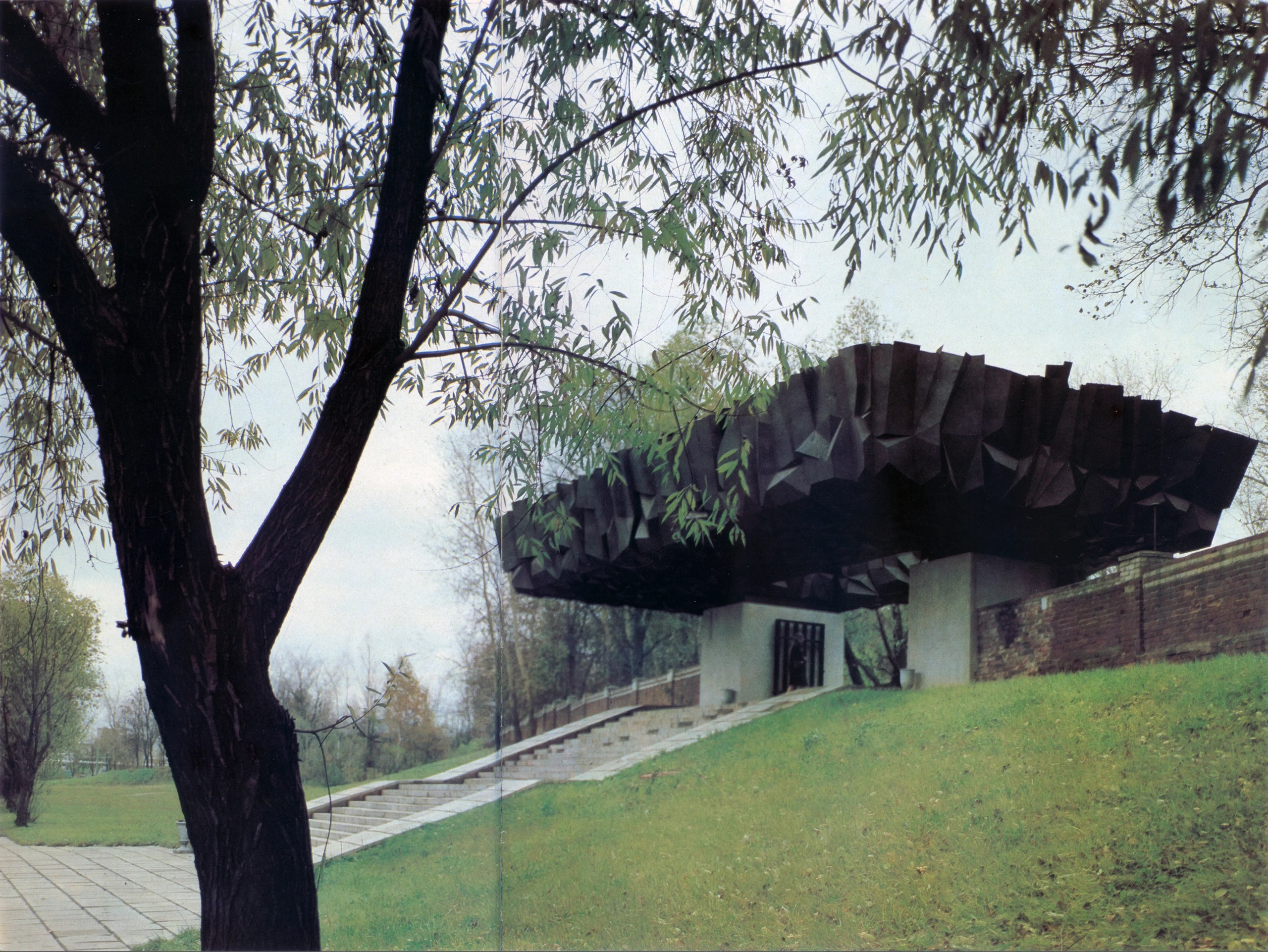 Индивидуальная пешеходная экскурсия по Князь-Владимирскому кладбищу