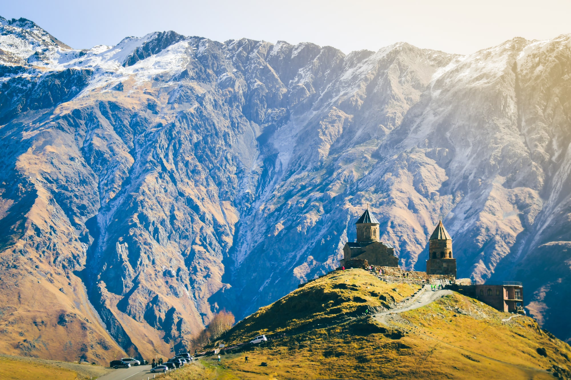 Куда поехать в апреле: путешествия по морским городам, горам и солнечным паркам