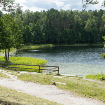 Автобусная экскурсия в Шереметевский замок с посещением озера Светлояр