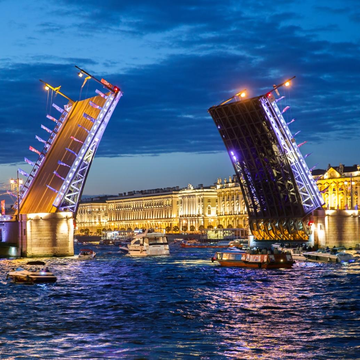 Ночные прогулки на теплоходе «Петербургские разводные мосты» со скидкой 72%