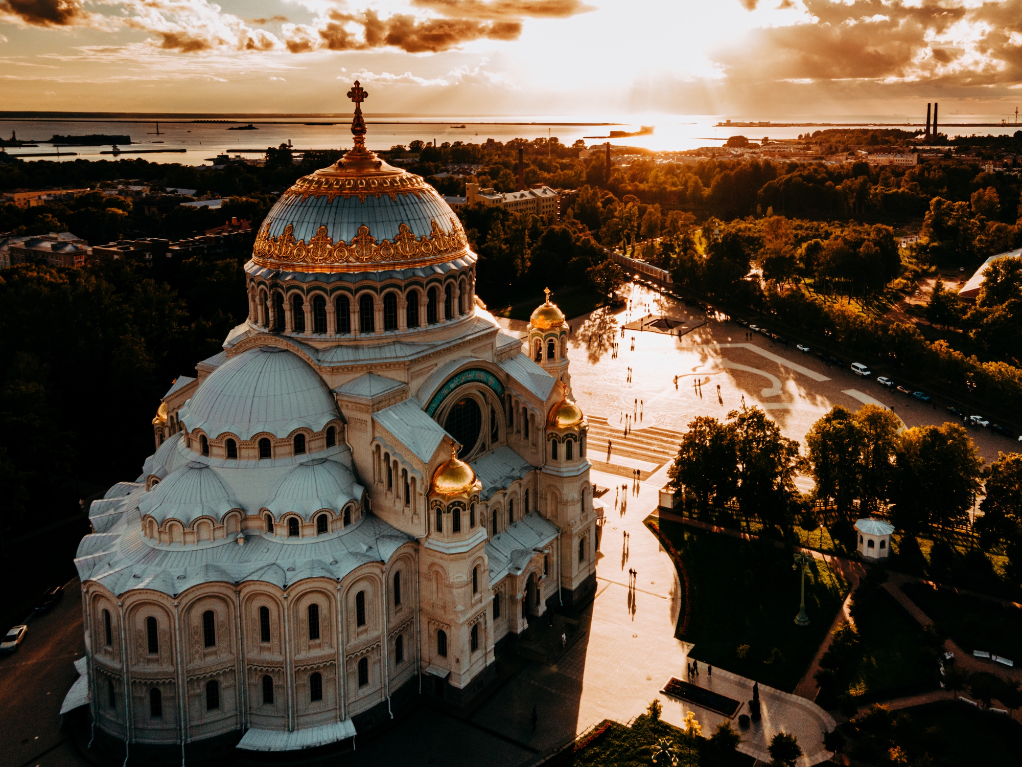 Вечерняя экскурсия в Кронштадт «Закат над заливом» с прогулкой на теплоходе со скидкой до 33%