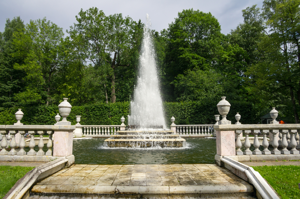 Автобусная экскурсия в Петергоф «Нижний парк» со скидкой до 59%