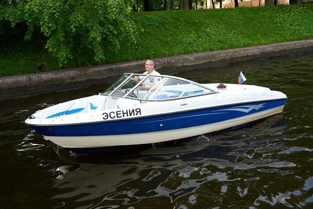 Аренда катера «Эсения» с капитаном