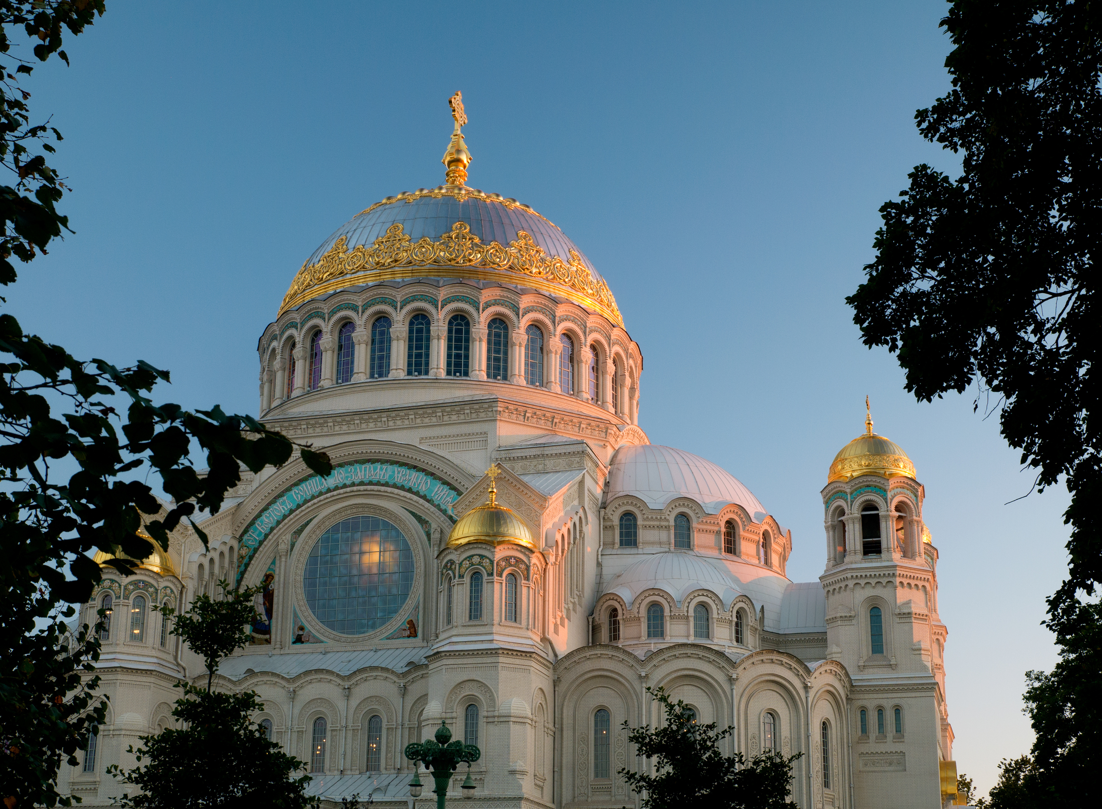 Автобусная экскурсия в Кронштадт с прогулкой на теплоходе со скидкой до 30%