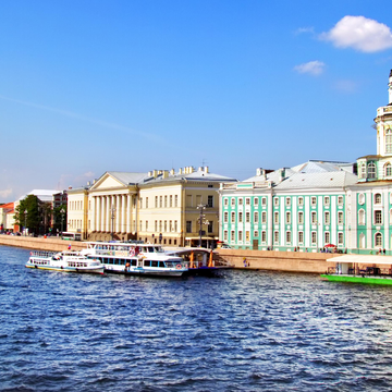 «Парадная Нева с выходом в Финский залив»: дневной круиз на двухпалубном теплоходе с экскурсией со скидкой до 57%