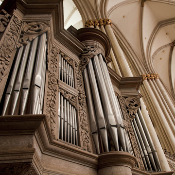 Органный концерт при свечах «Топовые саундтреки и космос Баха» со скидкой 30%