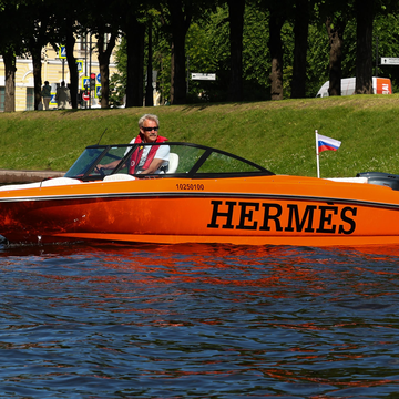 Аренда катера «Эрмес» с капитаном со скидкой 35%