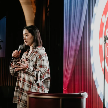 Концерт «Стендап по-Женски» в баре «Сплетни by Anna Asti»