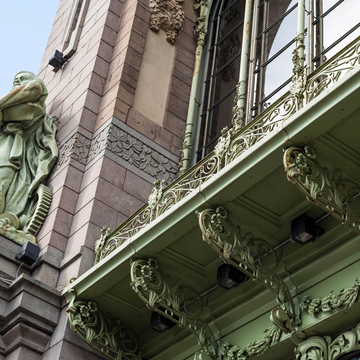 Индивидуальная пешеходная экскурсия «В компании петербуржца» со скидкой 25%