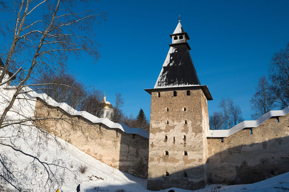 Новогодний тур на 2 дня «Новгород, Псков, Изборск, Печоры» со скидкой до 41%