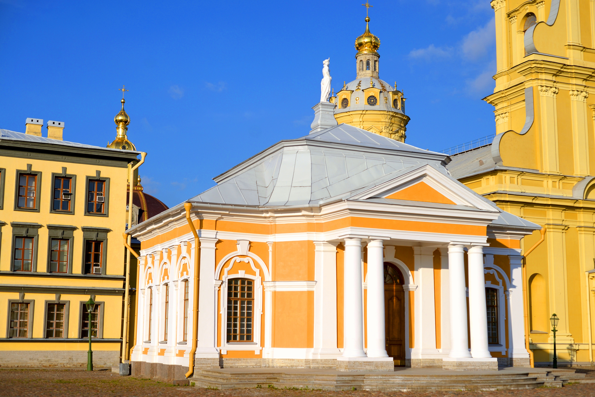 Автобусная обзорная экскурсия по Петербургу с прогулкой по Петропавловской крепости со скидкой 21%