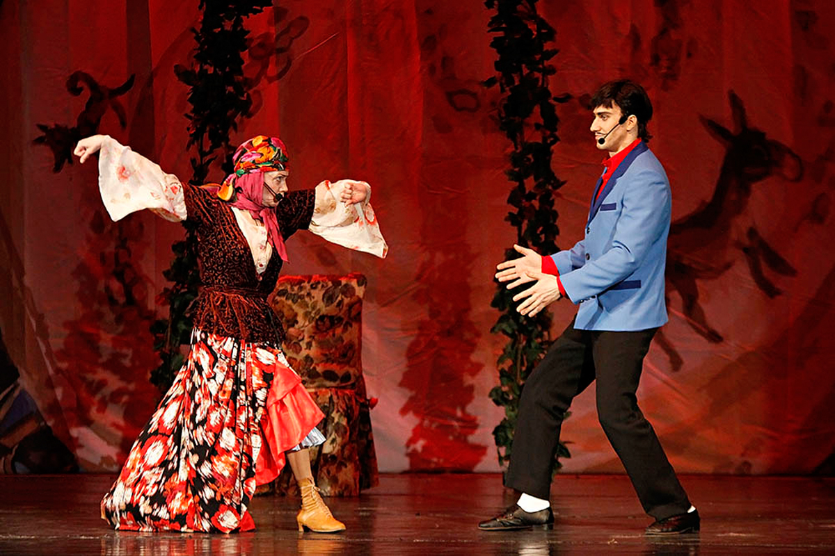 Музыкальный спектакль «Ханума» в Театре комедии им. Акимова