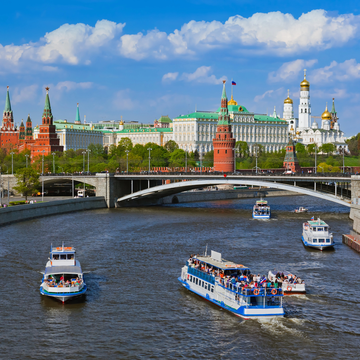 Речная прогулка «Лето в Москве» от Парка «Зарядье» до Киевского вокзала со скидкой 50%