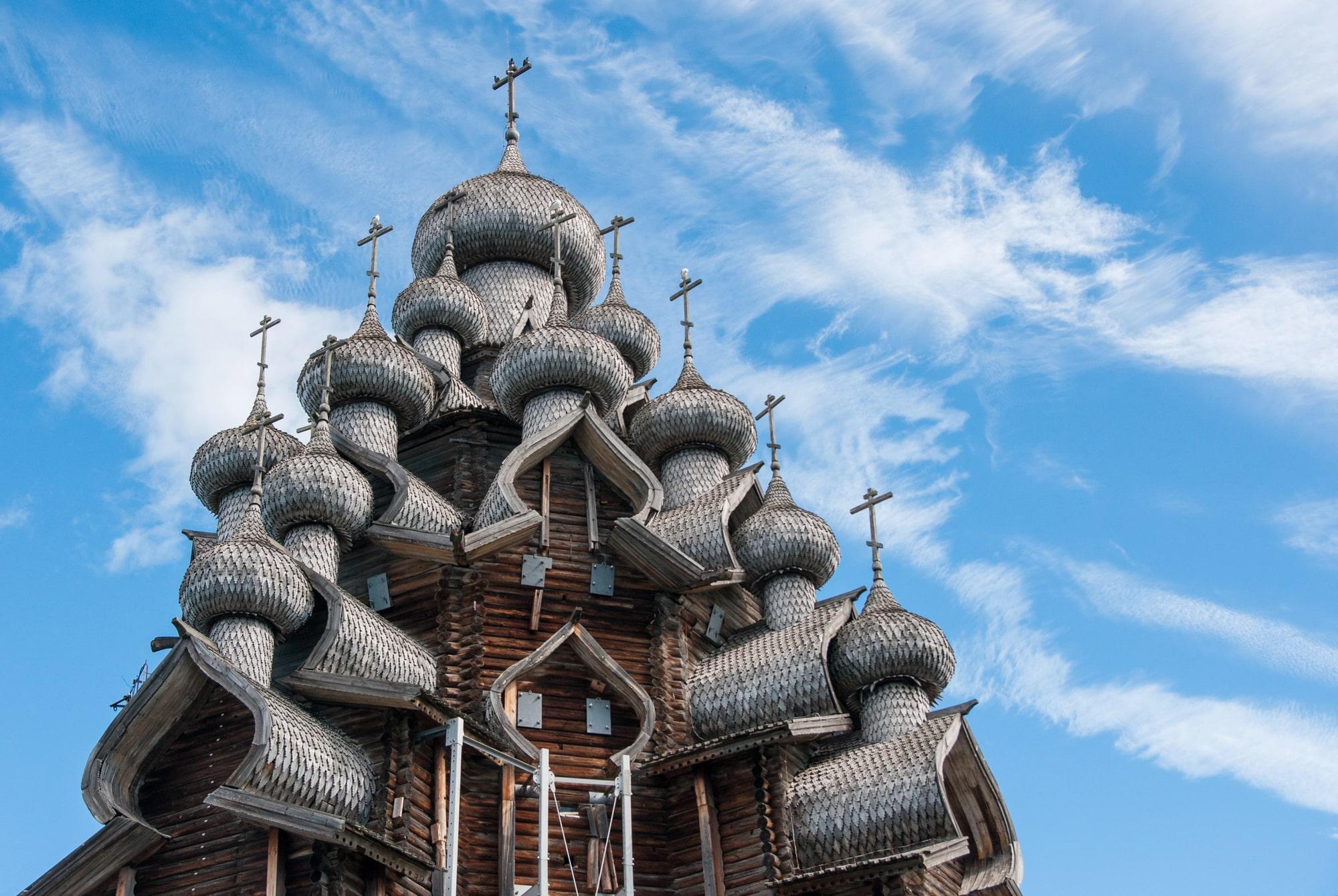 Началась зимняя навигация в Кижи по льду Онежского озера