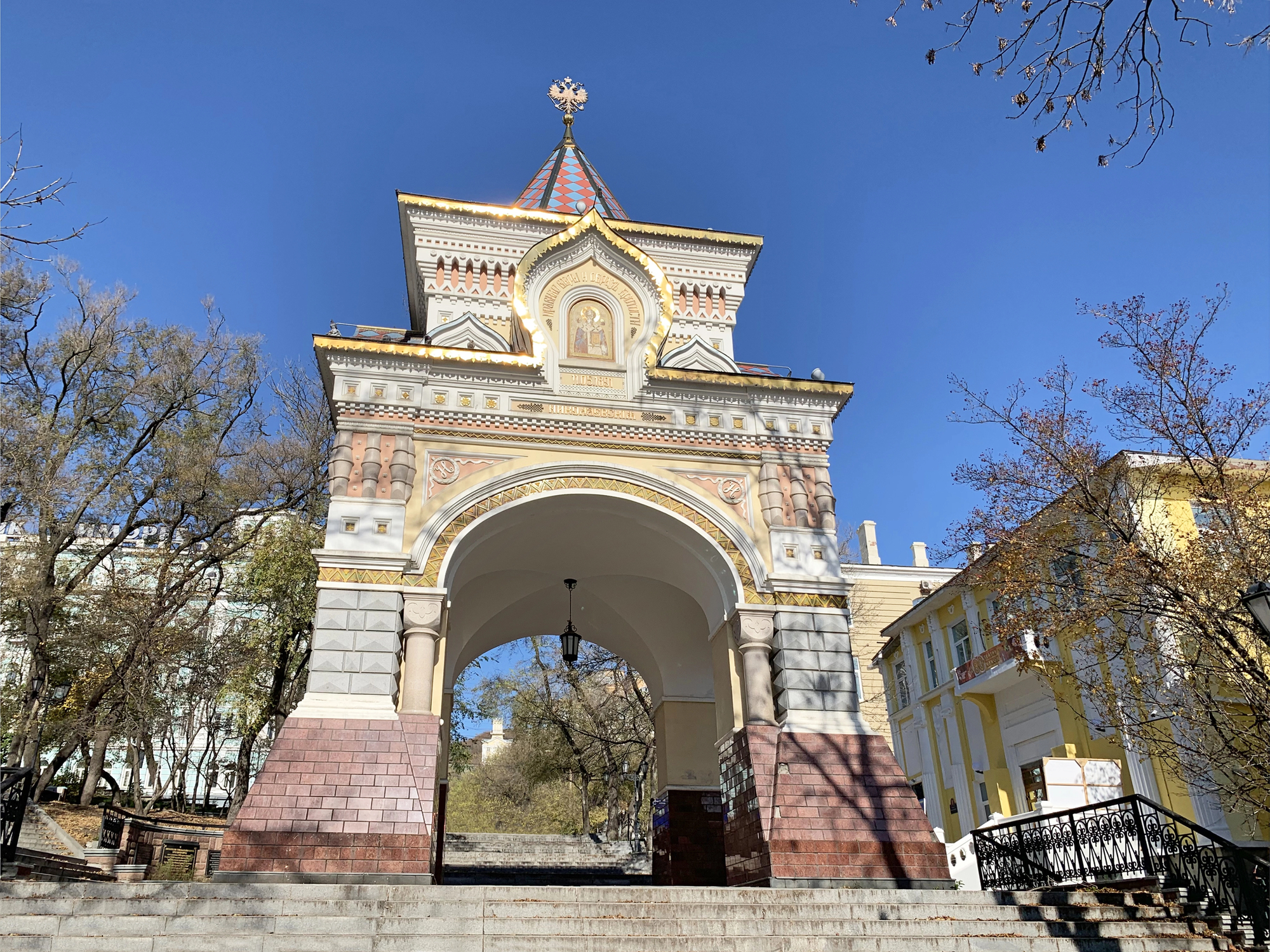 Пешеходная экскурсия «Ожившие истории первой улицы города — улица Петра Великого» Пешеходная экскурсия «Ожившие истории первой улицы города — улица Петра Великого»