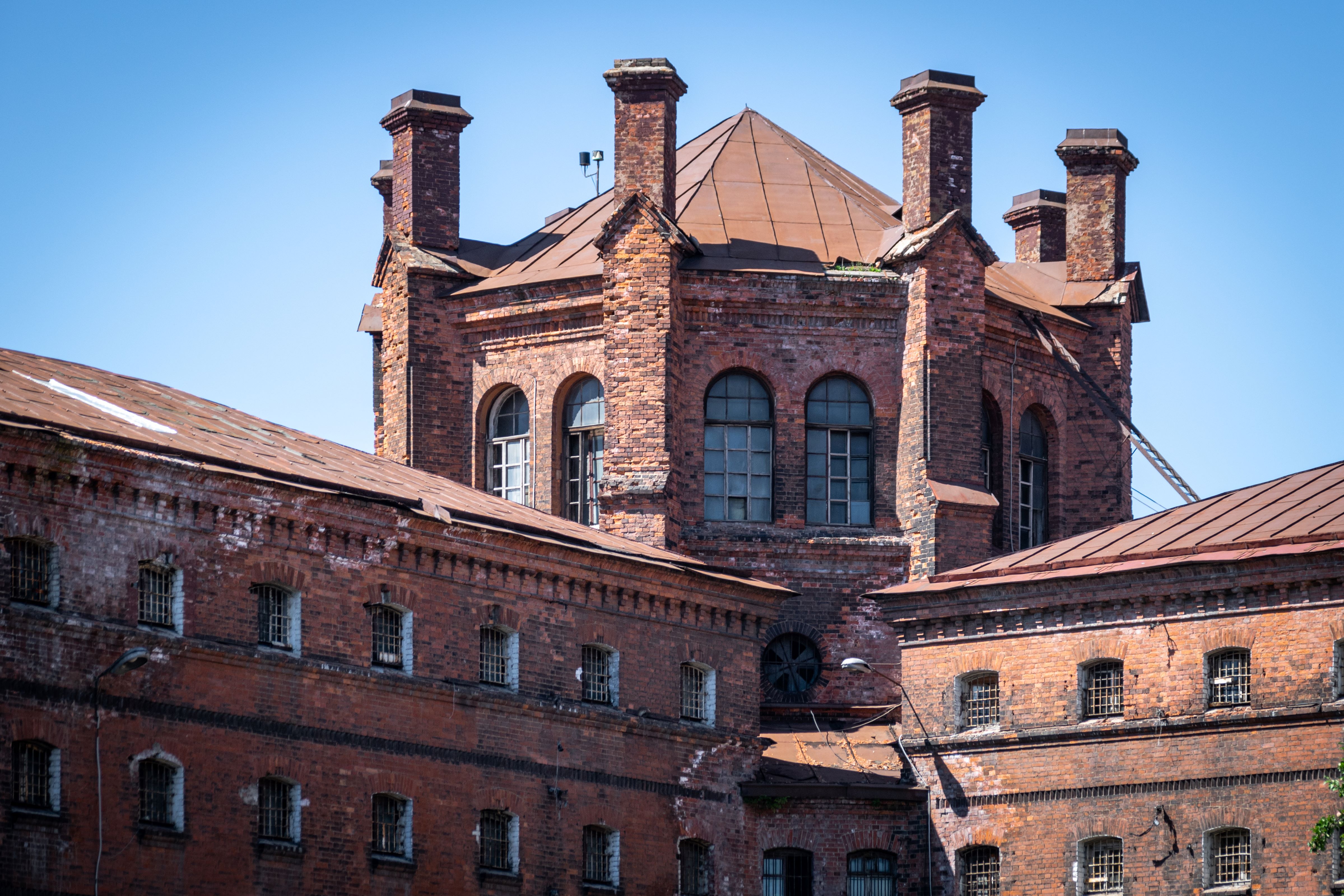 Автобусная экскурсия «Бандитский Петербург» со скидкой до 67%