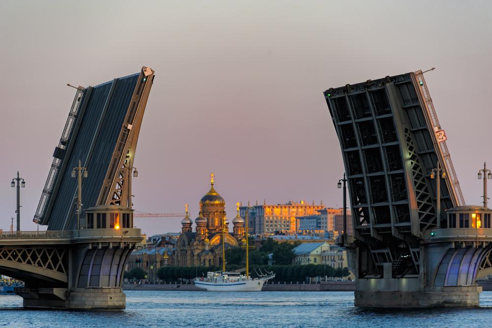 В Петербурге утвердили график развода мостов в 2025 году