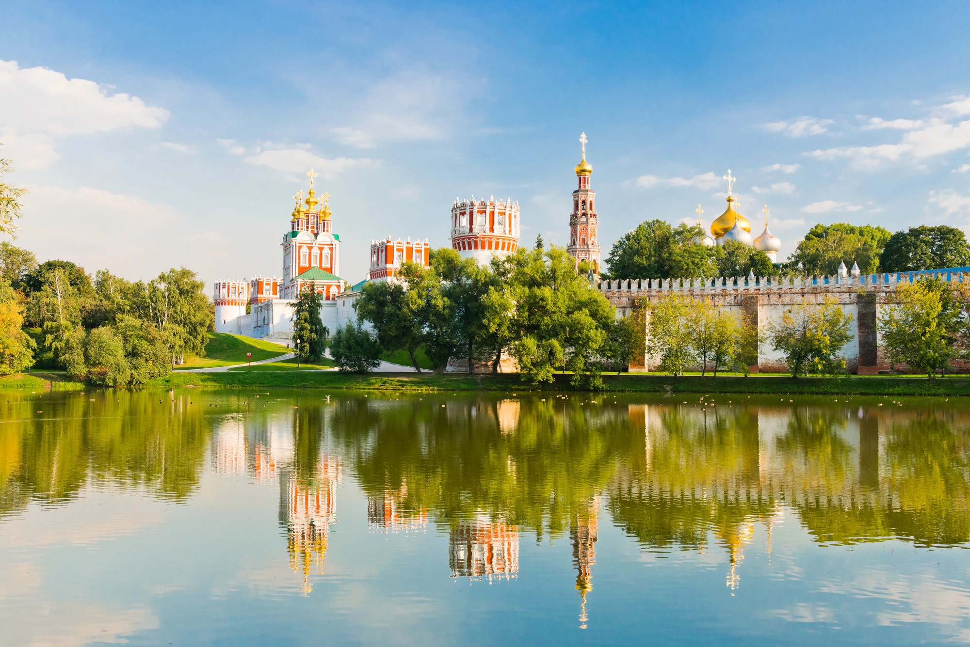 Пешеходная экскурсия «Новодевичий некрополь» со скидкой 20%