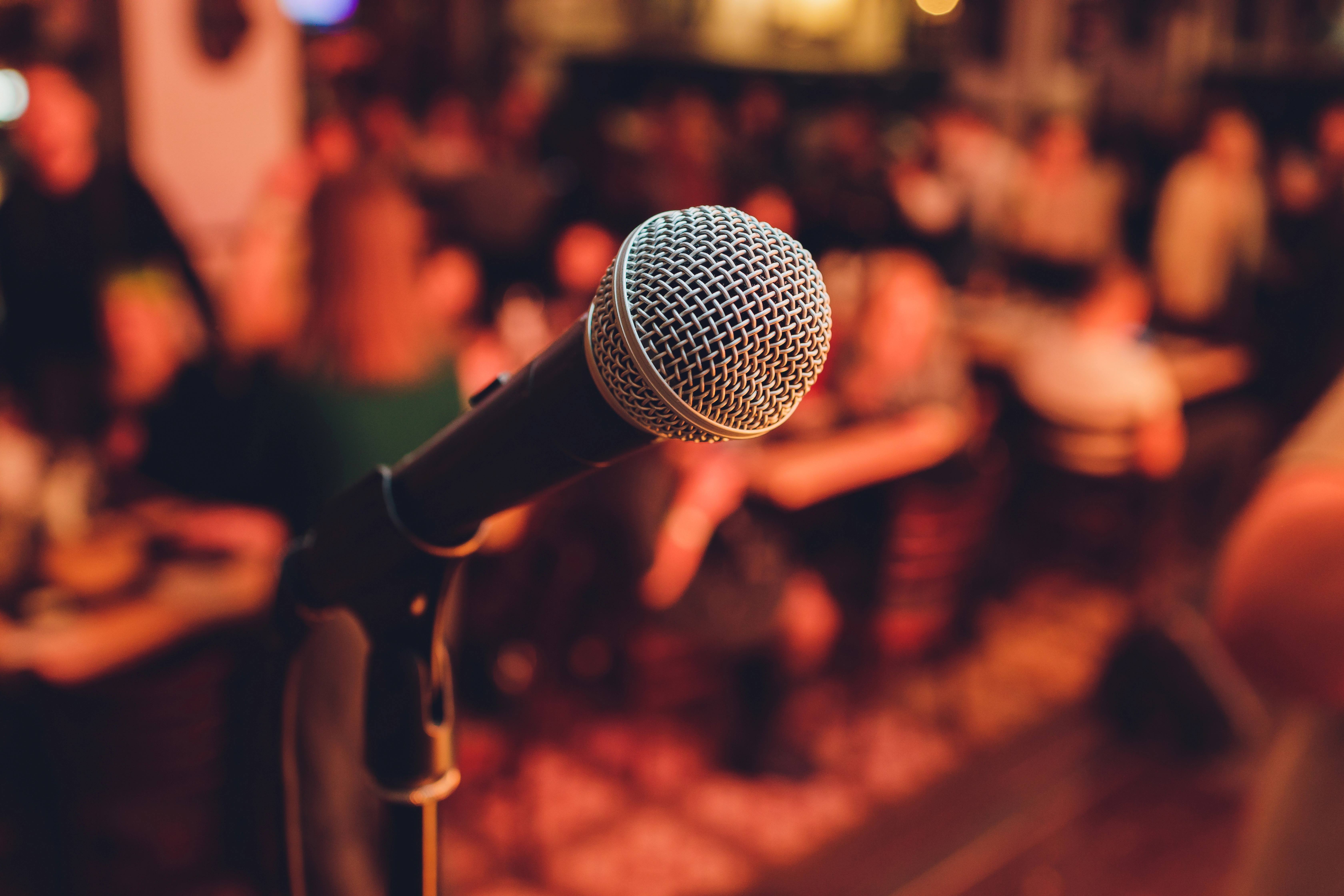 Снять стресс: куда сходить на стендап в Москве