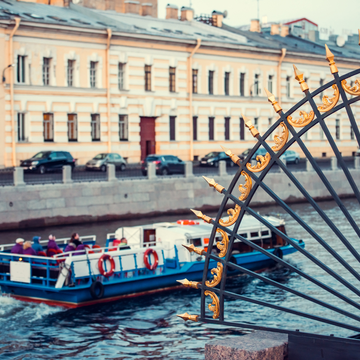 Дневные прогулки на теплоходе от набережной реки Мойки со скидкой до 24%