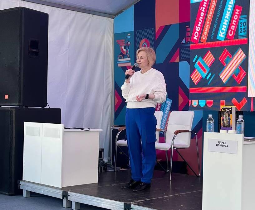 Донцова: об успехе, поиске счастья и книгах-предсказаниях